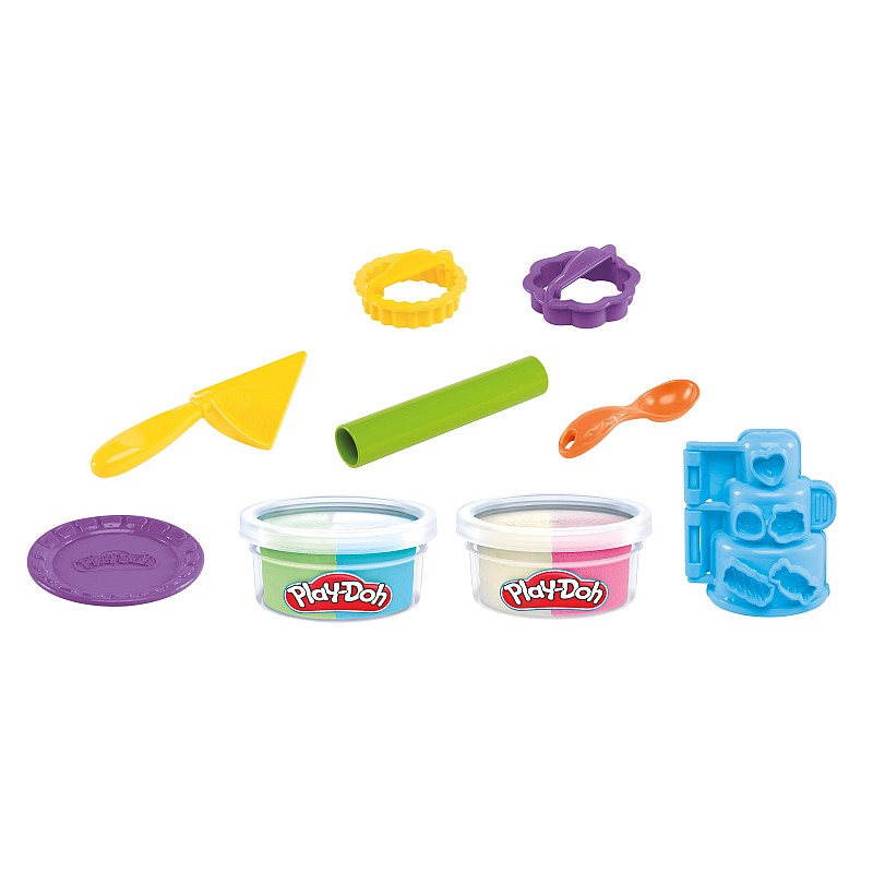 PLAY-DOH playset creating cakes